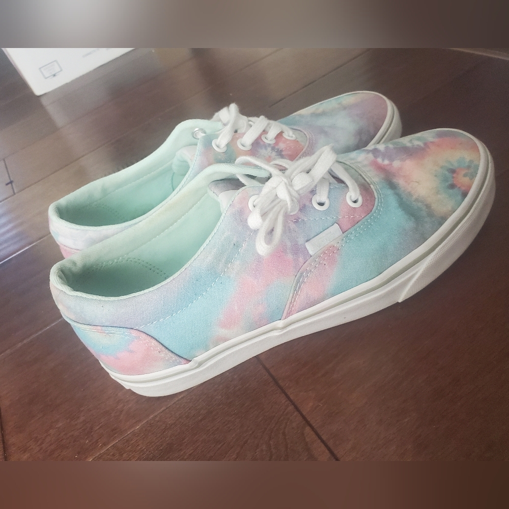 Vans of the wall rainbow Pastel colors sneakers size 8 women's worn once